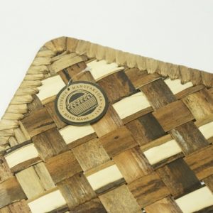 Prírodná handmade podložka do kuchyne vyrobená z exotických prírodných materiálov.