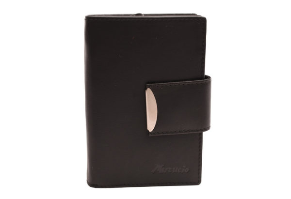 Dámska kožená peňaženka Mercucio - čierna Šikovná kožená peňaženka strednej veľkosti s mohutným kovovým zapínaním, vyrobená z mäkkej teľacej kože