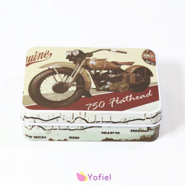 Plechová retro krabička - motocykel Rozmery: 9 x 6,5 x 2,5 cm Materiál: plech 