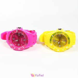 Silikónové hodinky  Trendový módny doplnok. Na výber z 2 farieb - ružová/žltá. Materiál: silikón